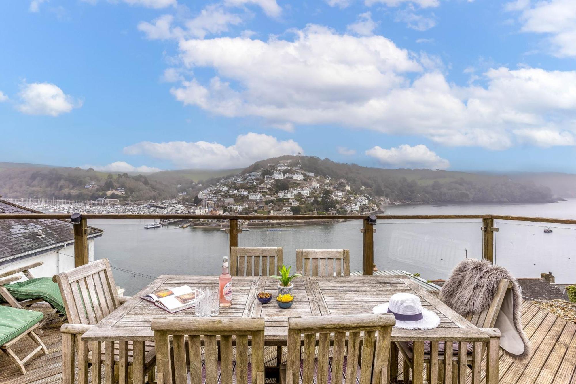Uphigh - Elevated Family Home With Stunning River Views Dartmouth Exterior photo