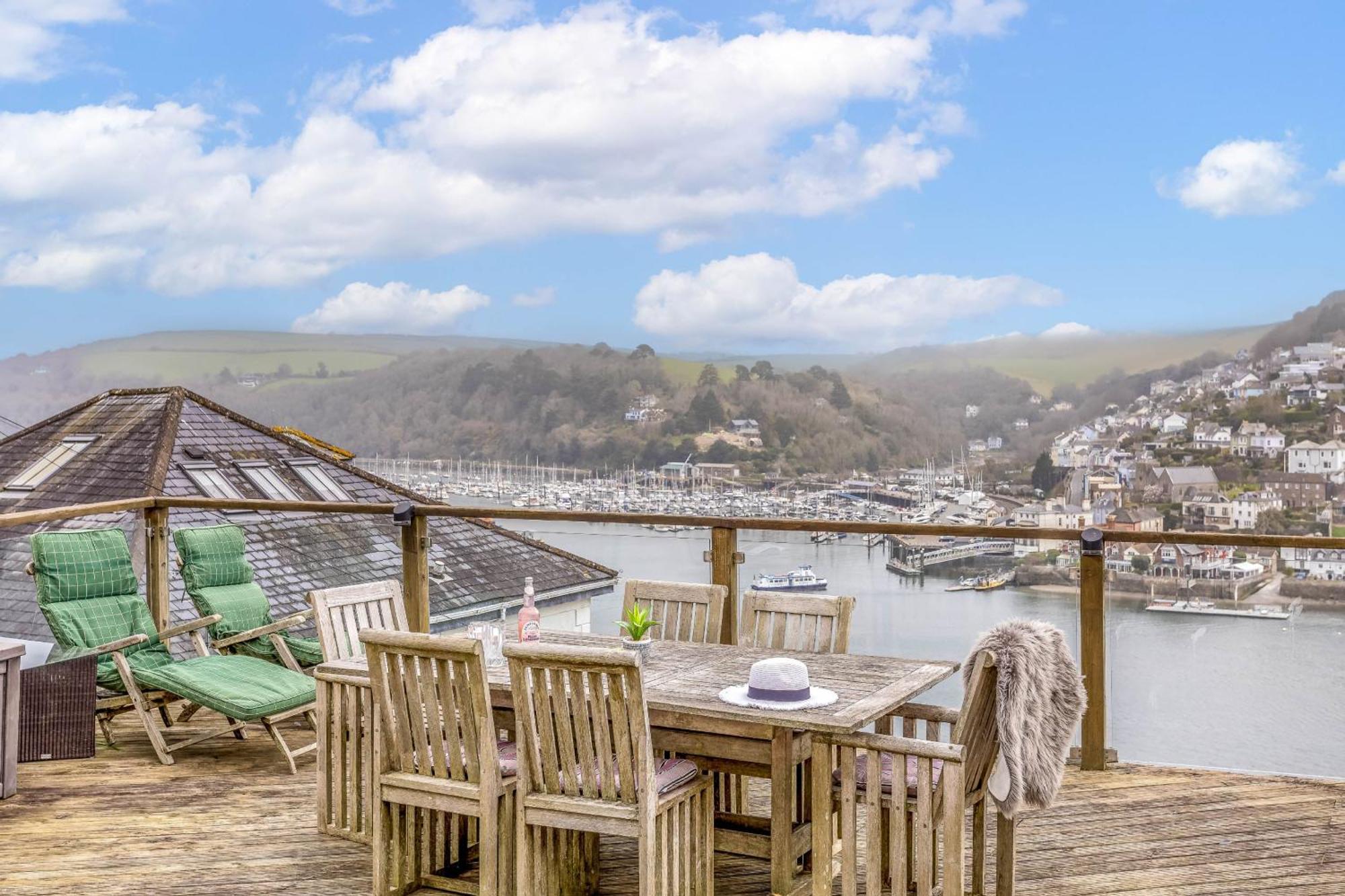 Uphigh - Elevated Family Home With Stunning River Views Dartmouth Exterior photo